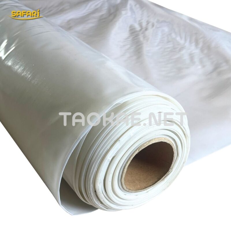 พลาสติกปูบ่อ สีขาวขุ่น ระยะใกล้