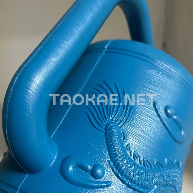 บัวรดน้ำ พลาสติกหนา ปั๊มนูนลายมังกร หูจับถนัดมือ