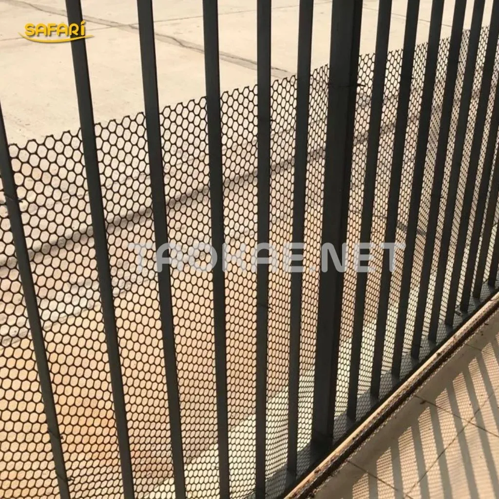 ตาข่ายพลาสติกติดประตูรั้วบ้านป้องกันสัตว์เลี้ยงเข้าออก